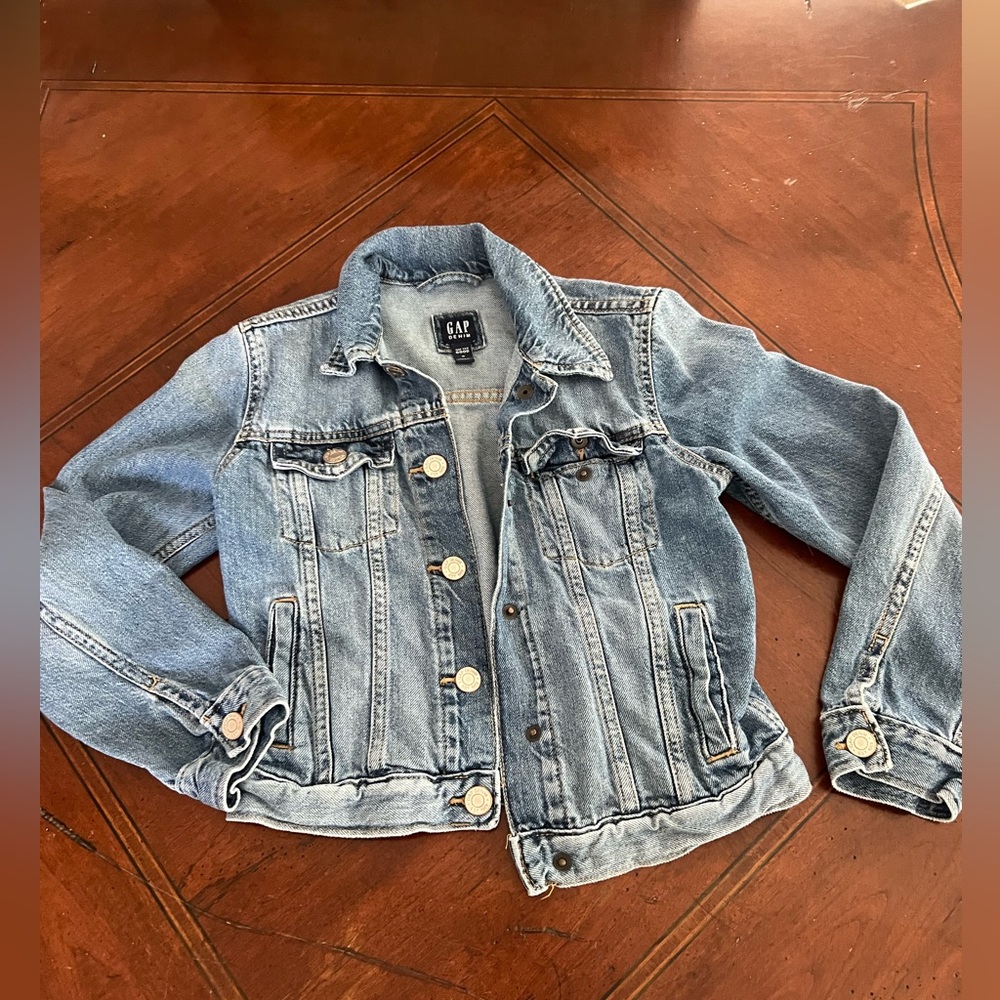 Girl jean jacket! Size medium
